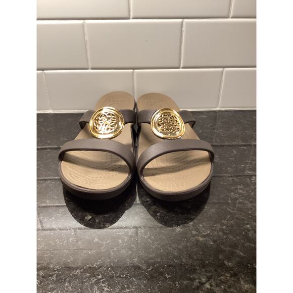 Crocs Women's Slide Strappy Wedge Sanrah Sandals Gold Medallion Brown Size W7 - Picture 3 of 10